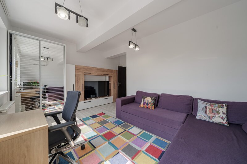 Brancoveanu, etaj 1/3, decomandat, bloc nou, ready to move in