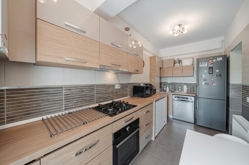 Brancoveanu, etaj 1/3, decomandat, bloc nou, ready to move in