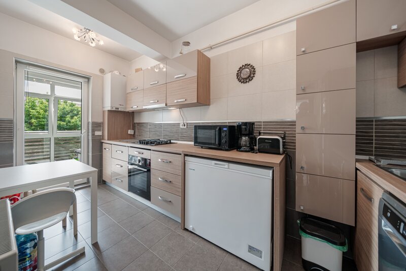Brancoveanu, etaj 1/3, decomandat, bloc nou, ready to move in