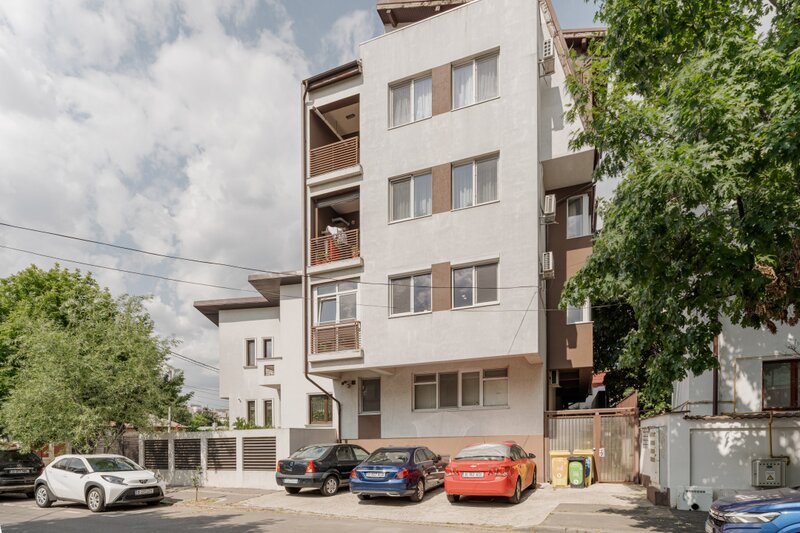 Brancoveanu, etaj 1/3, decomandat, bloc nou, ready to move in